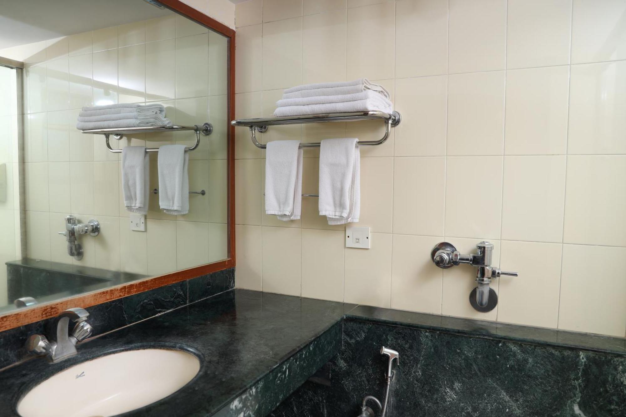 Bell Hotel Sivakasi Экстерьер фото